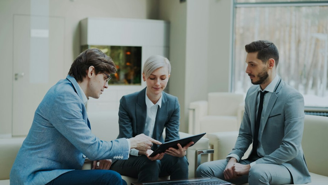 real estate agent meeting